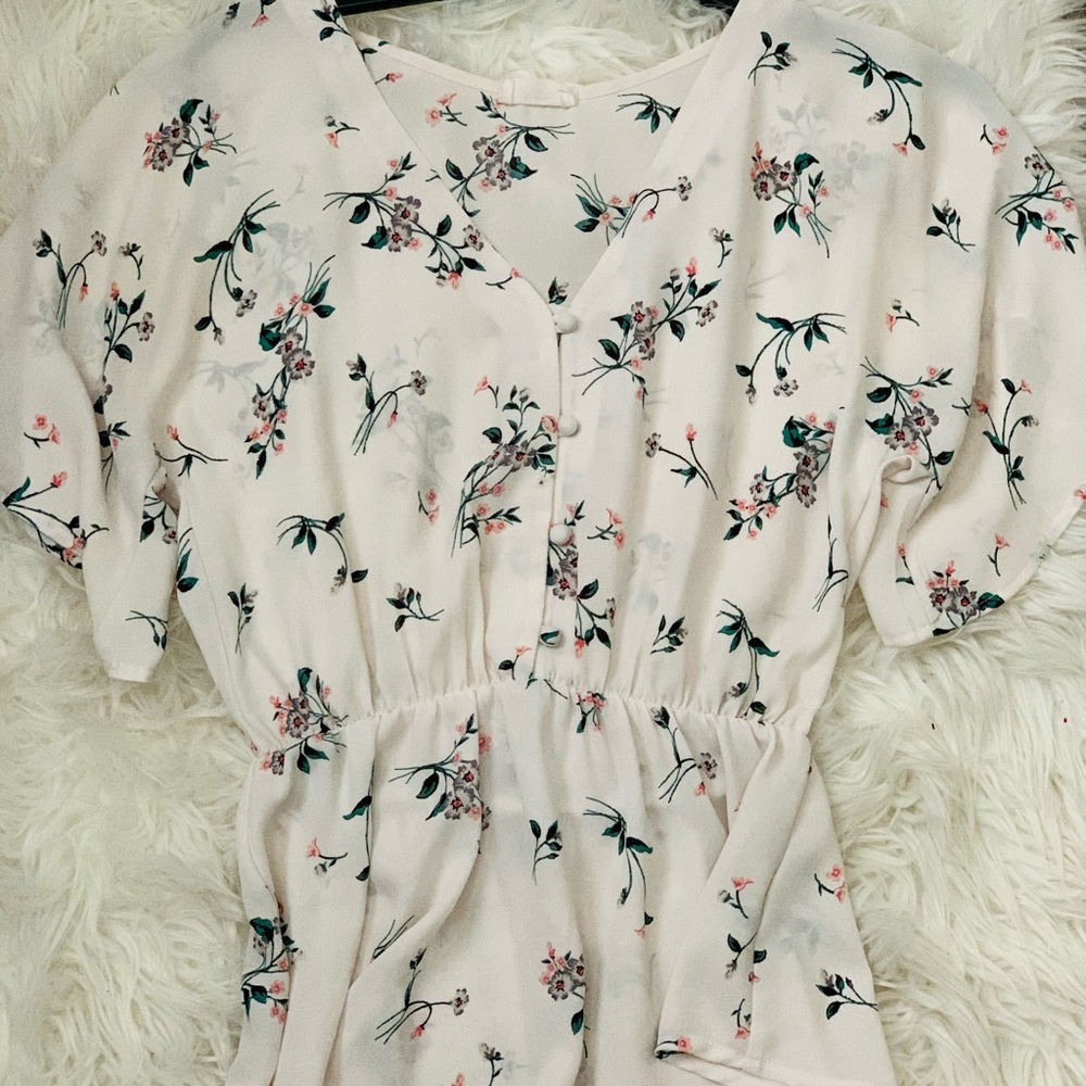 Short sleeve floral blouse
